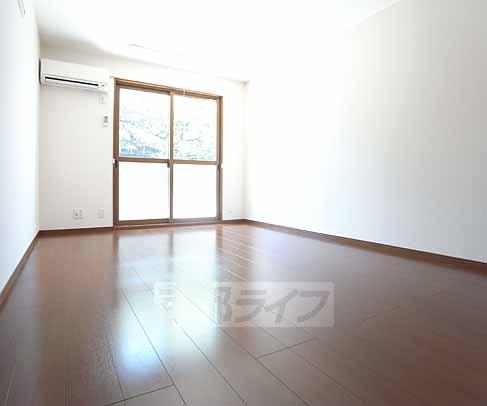 居室・リビング　明るい室内してます。