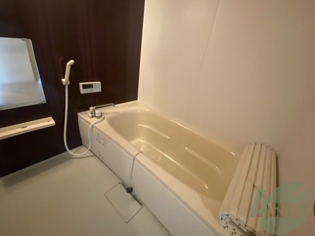 バス・シャワールーム　追い焚き機能が付いているのでいつでも温かいお風呂に入れますよ