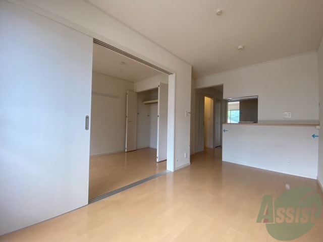 居室・リビング　９．９帖のリビングです。広々としていますね。