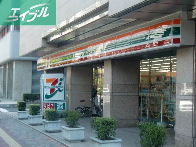 コンビニ　セブンイレブン（コンビニ）まで320m