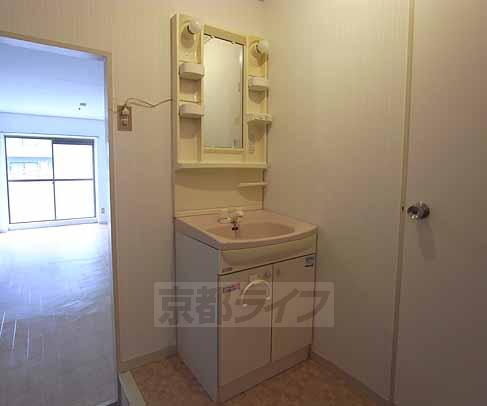 洗面設備　独立洗面台です。