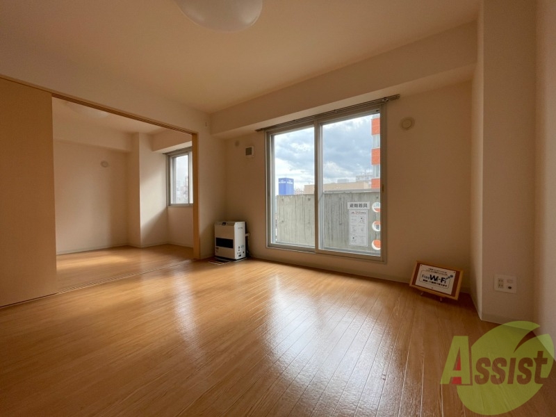 居室・リビング　広くてキレイなお部屋が広がっていて、充実した生活が送れそう。