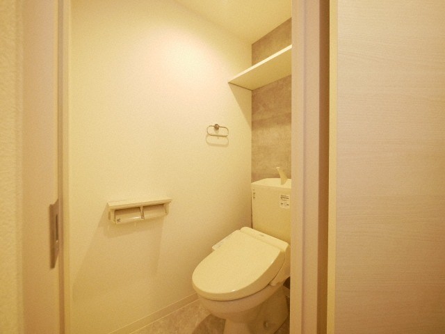 トイレ　嬉しいウォシュレット付きのトイレ！便座温かいですよ♪