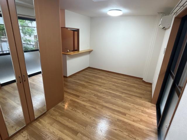 居室・リビング　室内