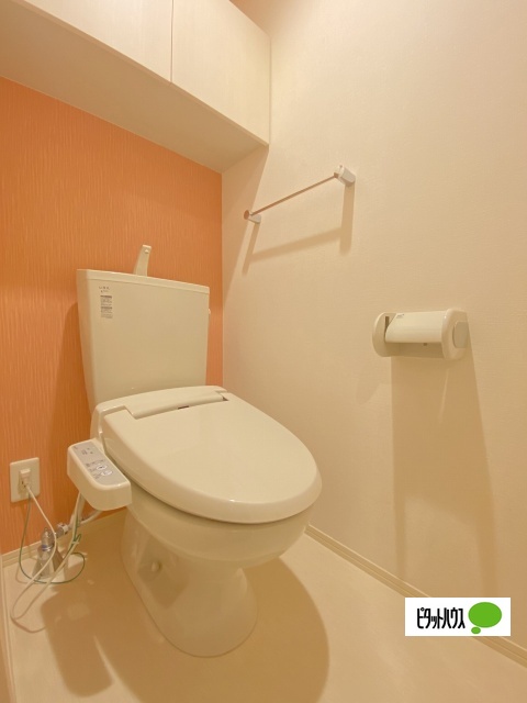 トイレ　温水洗浄暖房便座