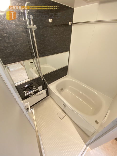 バス・シャワールーム　追い炊き機能・浴室乾燥機能付き。