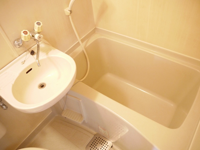 バス・シャワールーム　ゆったり過ごせるお風呂です