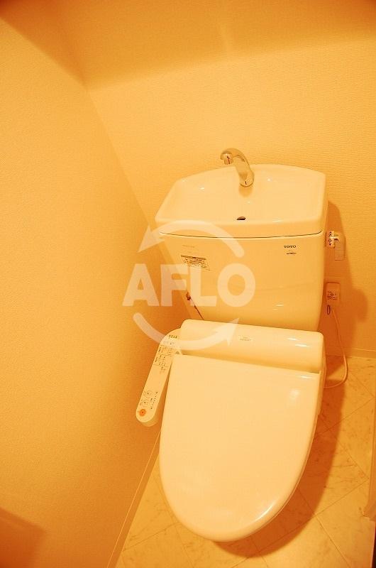 トイレ　プライムアーバン松屋町　温水洗浄便座