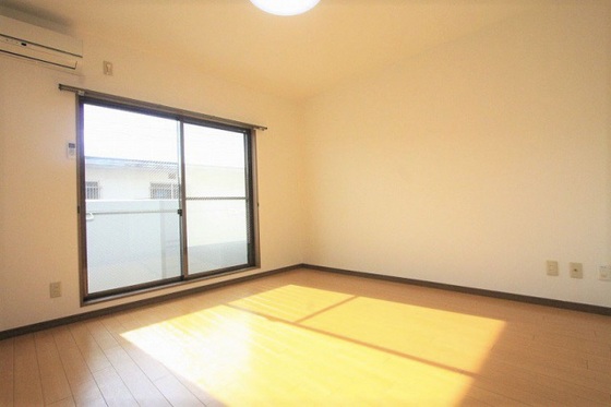 居室・リビング　※他号室の写真です