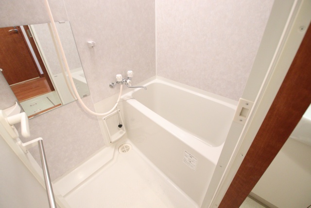 バス・シャワールーム　※別室の参考写真の為、現況優先です。