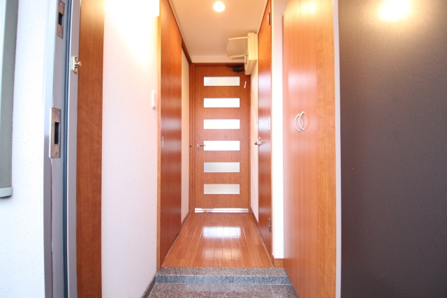 玄関　※別室の参考写真の為、現況優先です。