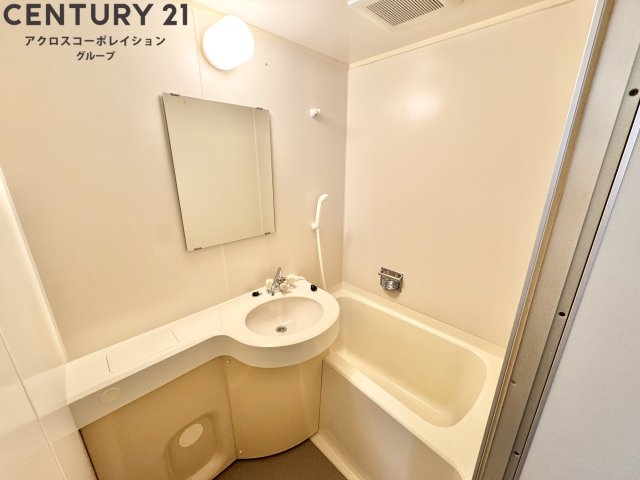 バス・シャワールーム　浴室内に洗面台がついてます！