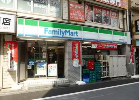 コンビニ　ファミリーマート 用賀駅前店（コンビニ）まで741m