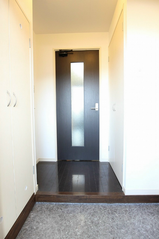 玄関　※別号室の写真です。