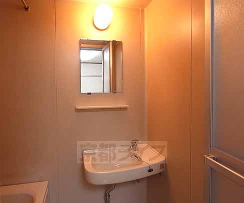 バス・シャワールーム　浴室内に洗面あります。