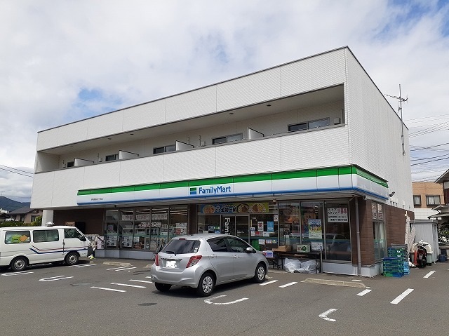 コンビニ　ファミマ高森三丁目店（コンビニ）まで500m
