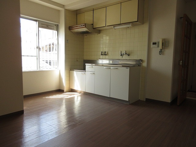 居室・リビング　同マンション別部屋