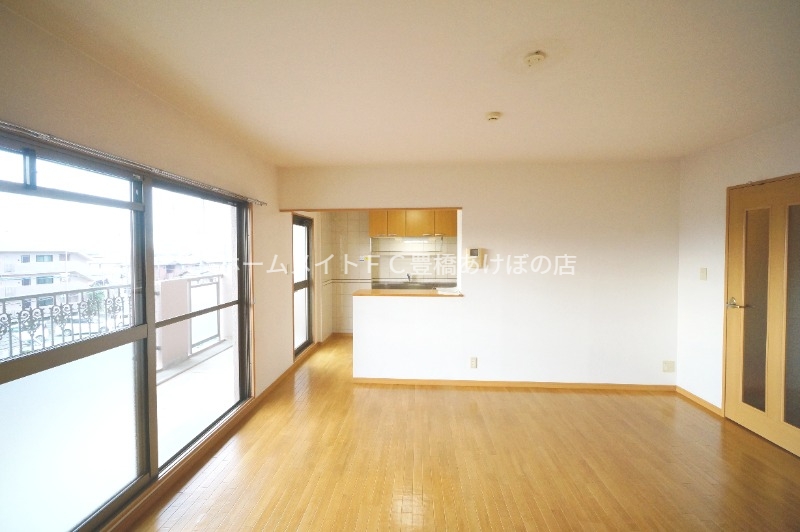 居室・リビング　同型別部屋写真