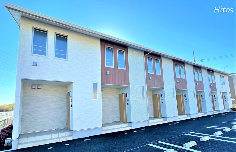 建物外観　1・2階併用のメゾネットタイプ物件のご紹介です。