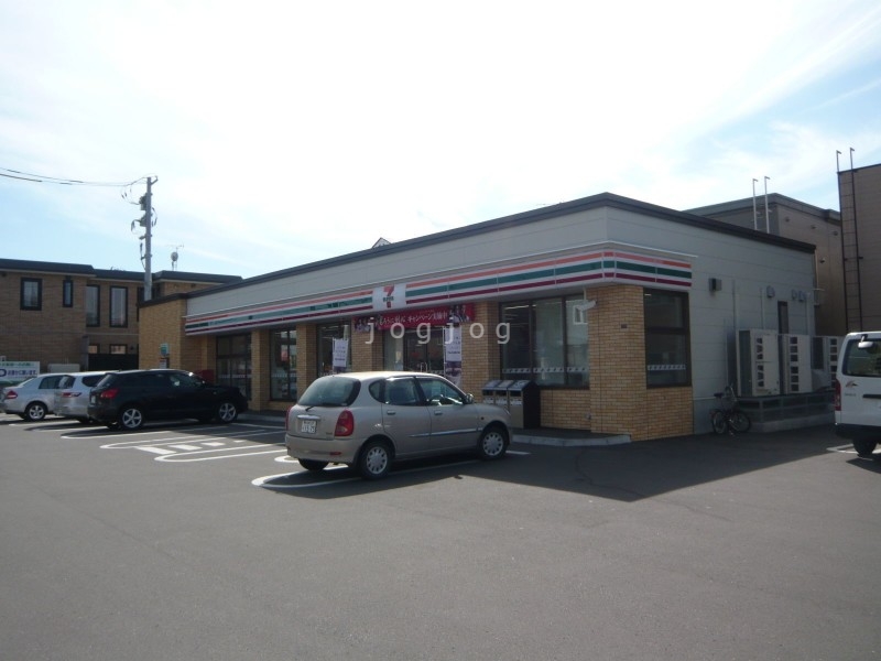コンビニ　セブンイレブン札幌川沿5条3丁目店（コンビニ）まで589m