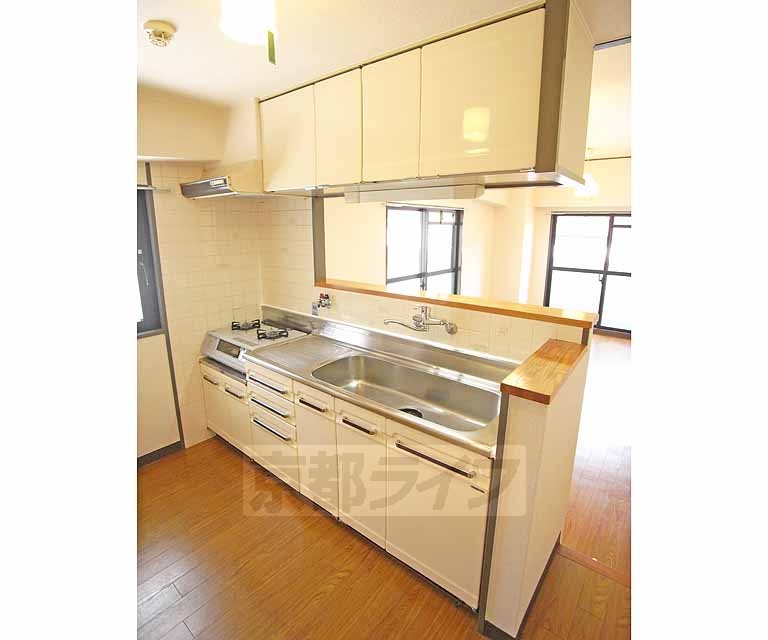 キッチン　料理スペースが広いです。