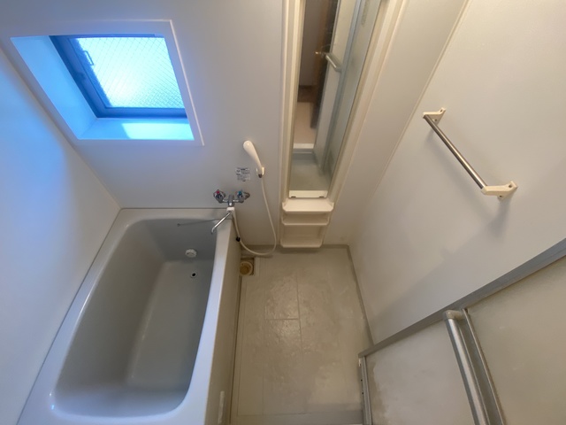 バス・シャワールーム　１日の疲れをバスルームでゆっくりと…。