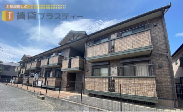 建物外観　スーパーが近くて便利です！休日はみんなでお風呂へ