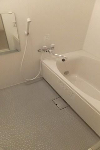 バス・シャワールーム　ゆったりは入れますね。