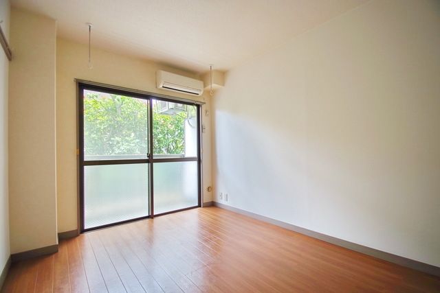 居室・リビング　※別部屋参考写真です