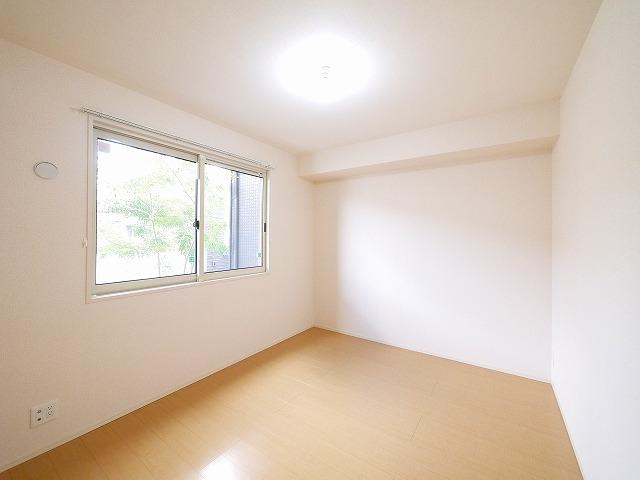 その他部屋・スペース　落ち着いて過ごせるお部屋なので、寝室にいかがでしょうか