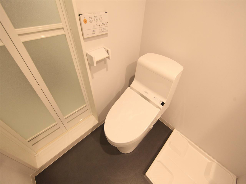 トイレ　温水洗浄暖房便座付トイレ