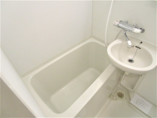 バス・シャワールーム　別号室の参考写真になります。