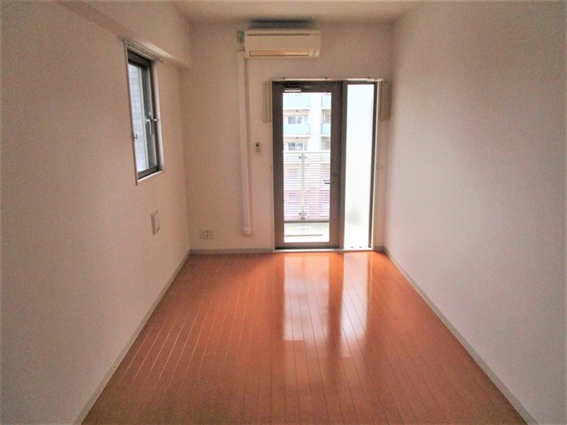 居室・リビング　別号室の参考写真になります。