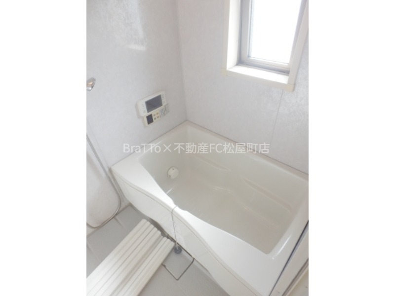 バス・シャワールーム　バス（追いだき機能、浴室ＴＶ付）