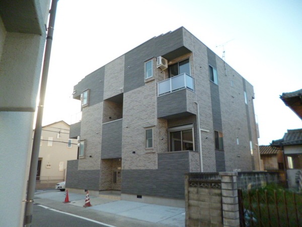 建物外観　内浜エリアにロフト付き物件の空きが出ました！