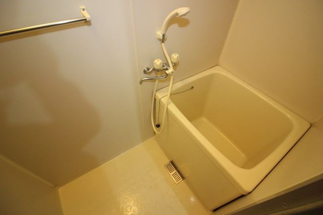 バス・シャワールーム　【浴室】同タイプ・別部屋写真