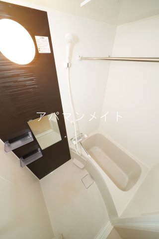 バス・シャワールーム　浴室暖房乾燥機付きです！