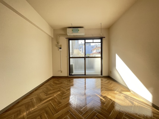 居室・リビング　別部屋参考写真です