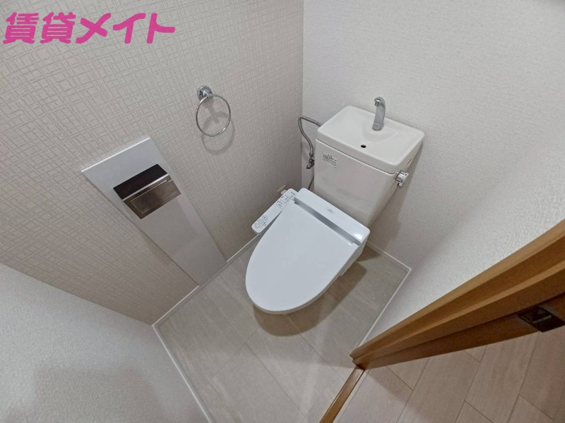 トイレ　同建物別部屋写真です