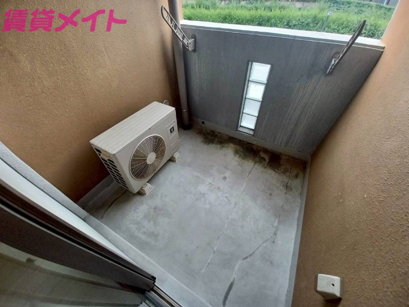 バルコニー　同建物別部屋写真です