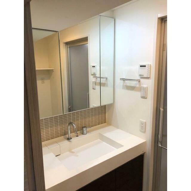 洗面設備　嬉しい独立洗面台付き。