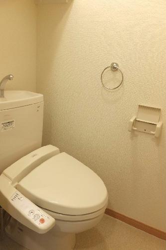 トイレ　温水洗浄便座設置済み
