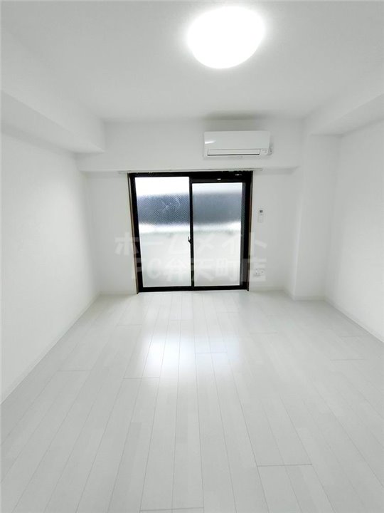 居室・リビング　こちらの居間で趣味の時間をお楽しみください