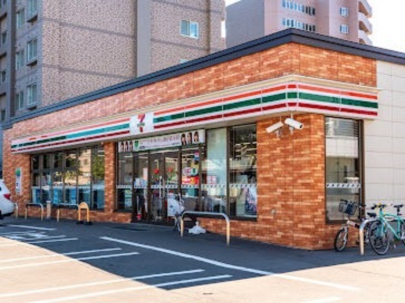 コンビニ　セブンイレブン札幌北21条東15丁目店（コンビニ）まで173m