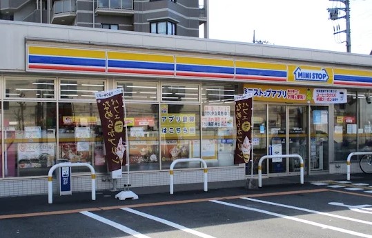 コンビニ　ミニストップ さいたま新中里4丁目店（コンビニ）まで445m