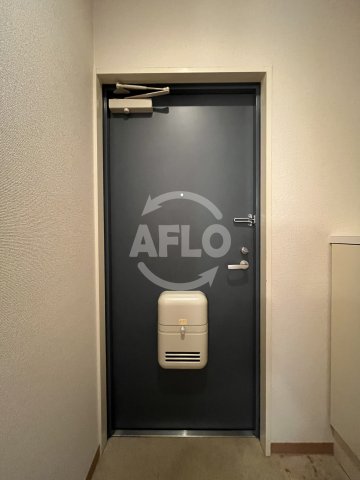 玄関　ミラクルセブン江坂　玄関