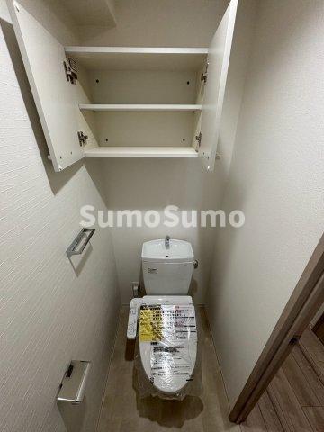 トイレ　落ち着いた色調のトイレです