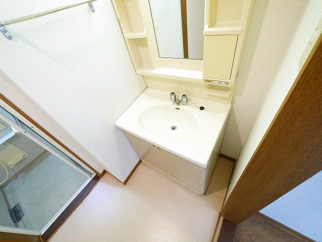 洗面設備　脱衣スペースもあります