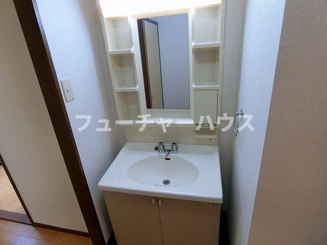 洗面設備　コンパクトで使いやすい洗面所