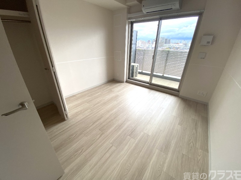 居室・リビング　白を基調にした明るいお部屋です。